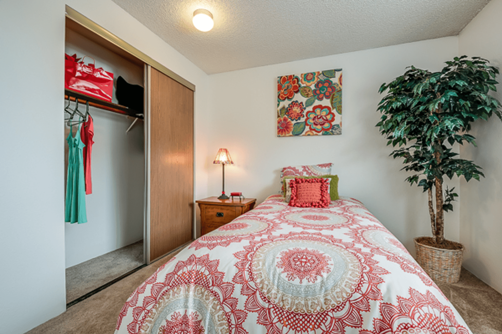 Everett Apartment: 702 W Casino Rd