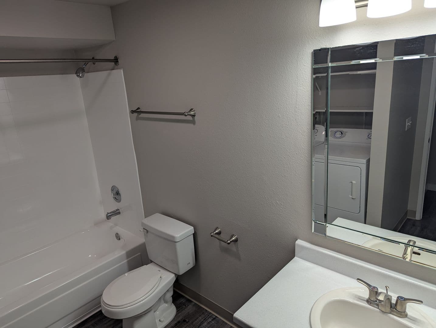 Kent Apartment: 9626 S 252nd St