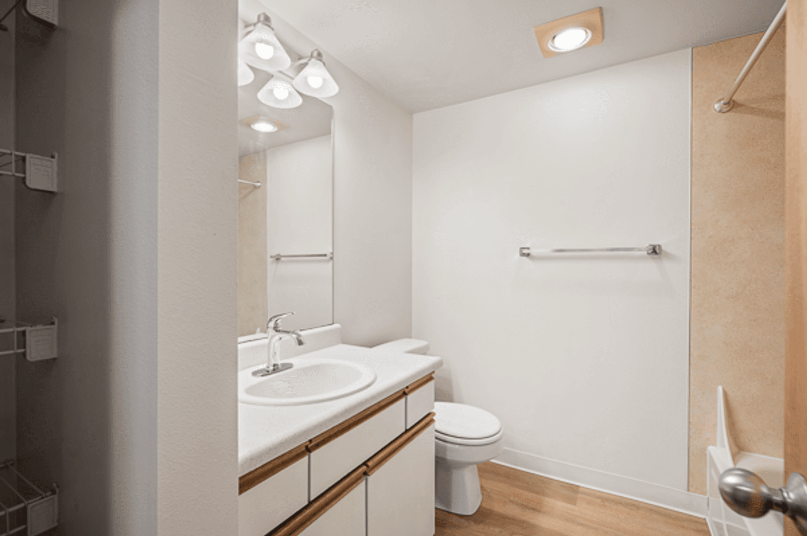 Seattle Apartment: 3250 SW Avalon Way