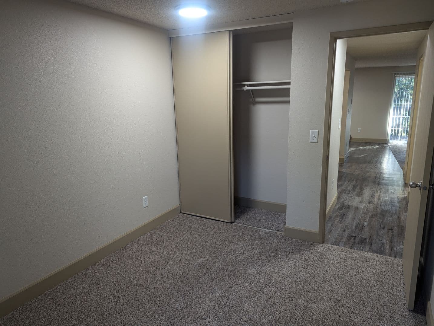 Kent Apartment: 9626 S 252nd St