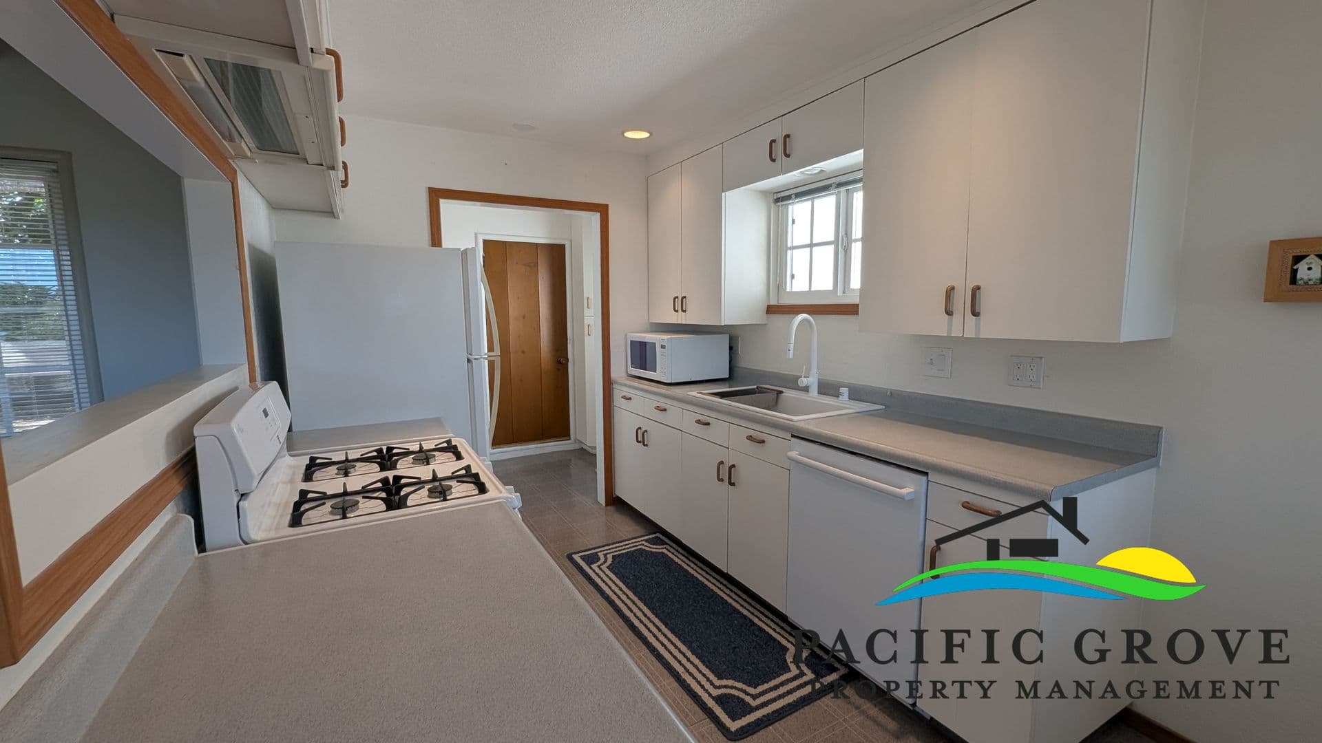 Monterey House: 650 Grace St
