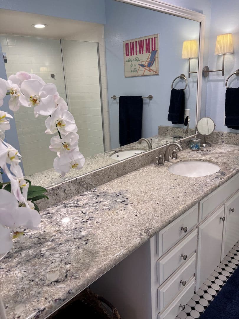 Pacific Grove House: 601 Acorn Ct