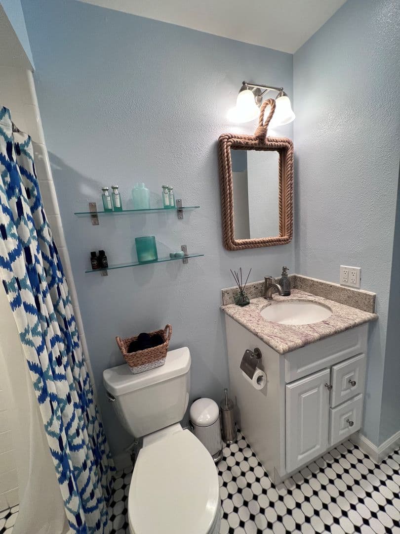 Pacific Grove House: 601 Acorn Ct