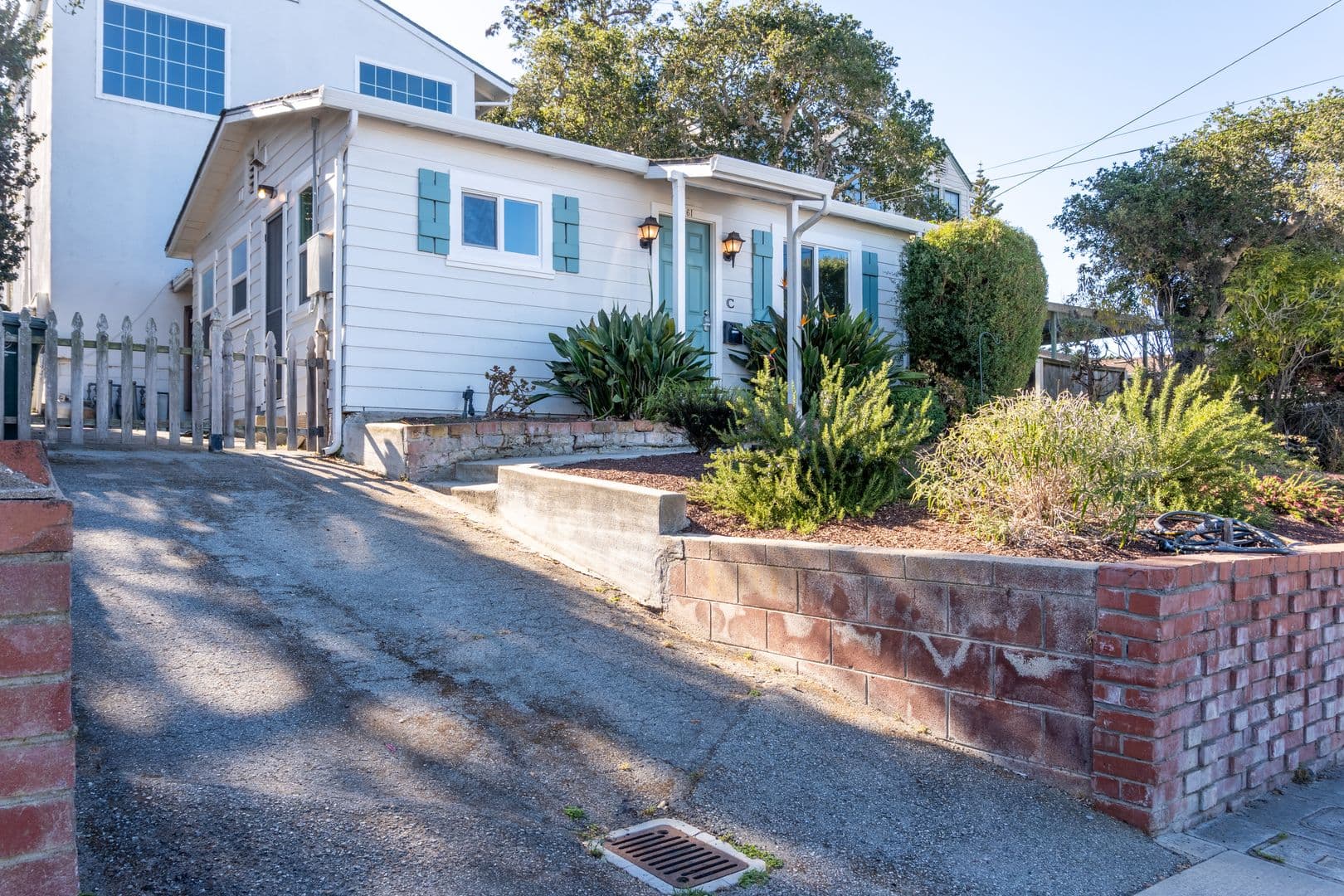 Monterey Apartment: 661 Spencer Street
