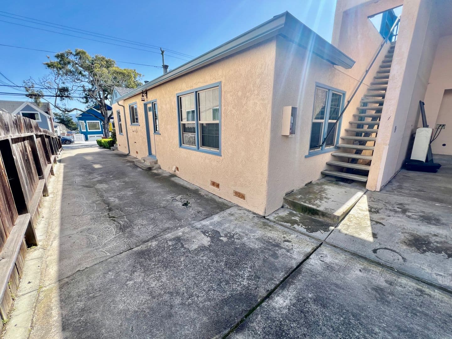 Monterey Apartment: 464 Larkin Street