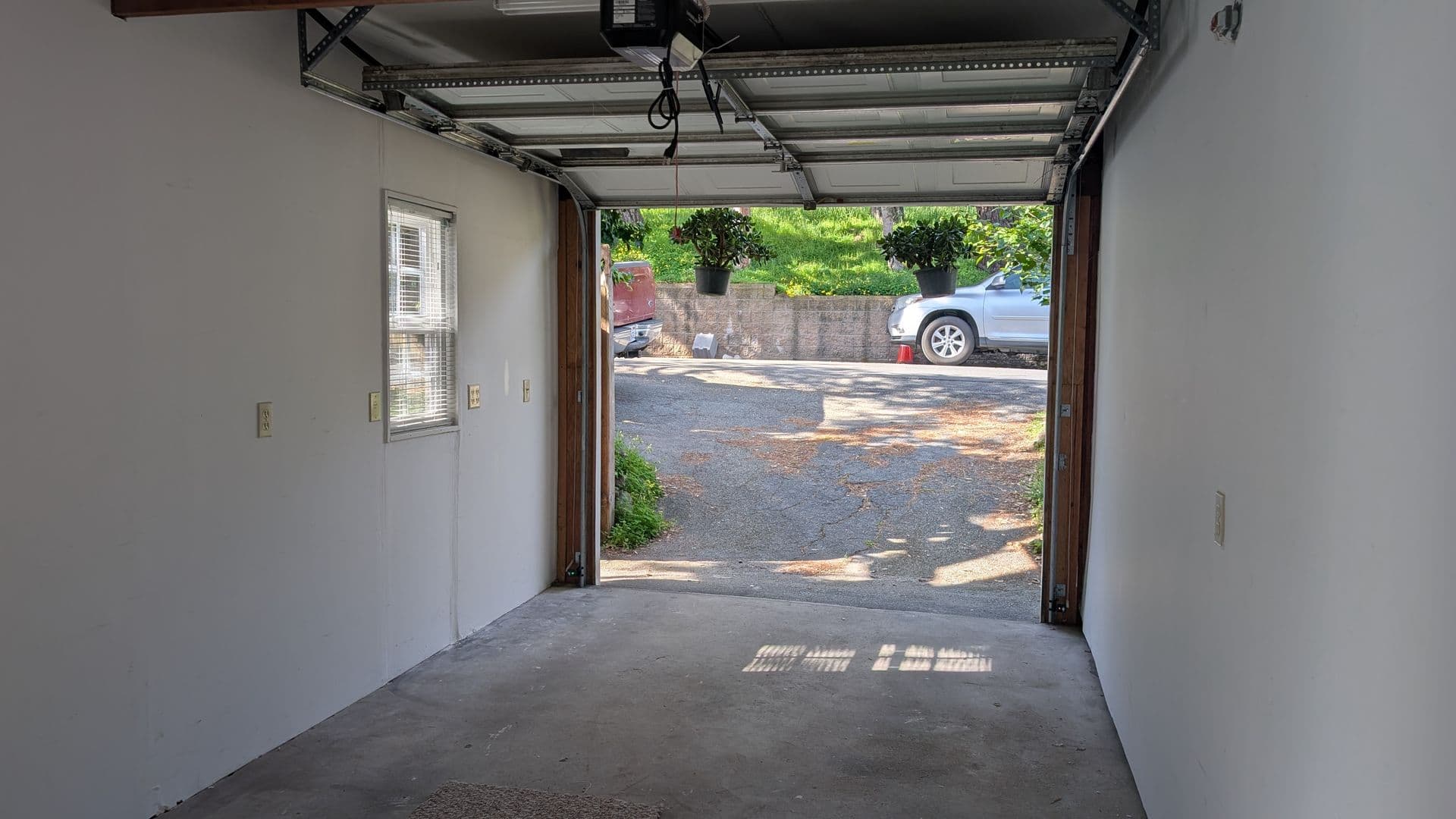 Monterey House: 650 Grace St