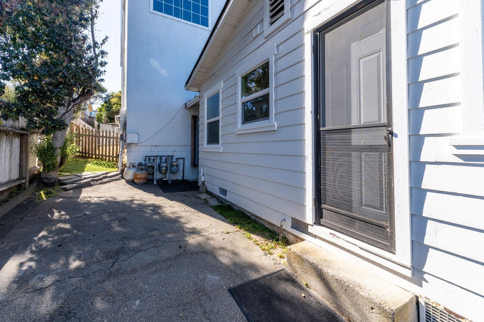 Monterey Apartment: 661 Spencer Street
