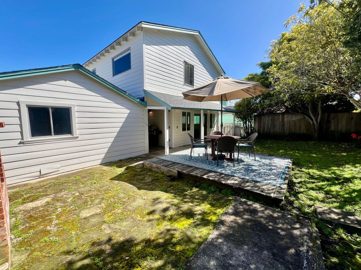 Pacific Grove House: 911 Ripple Avenue