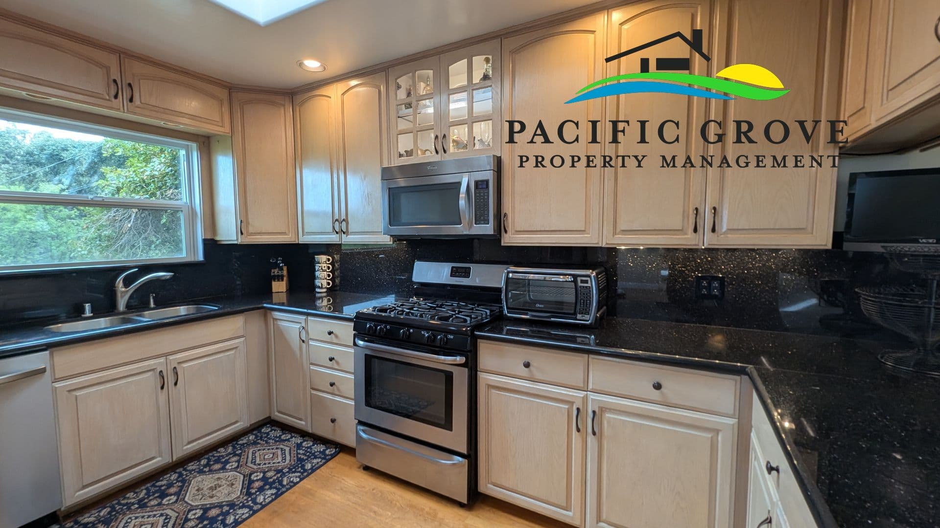 Pacific Grove House: 515 Hillcrest Ave
