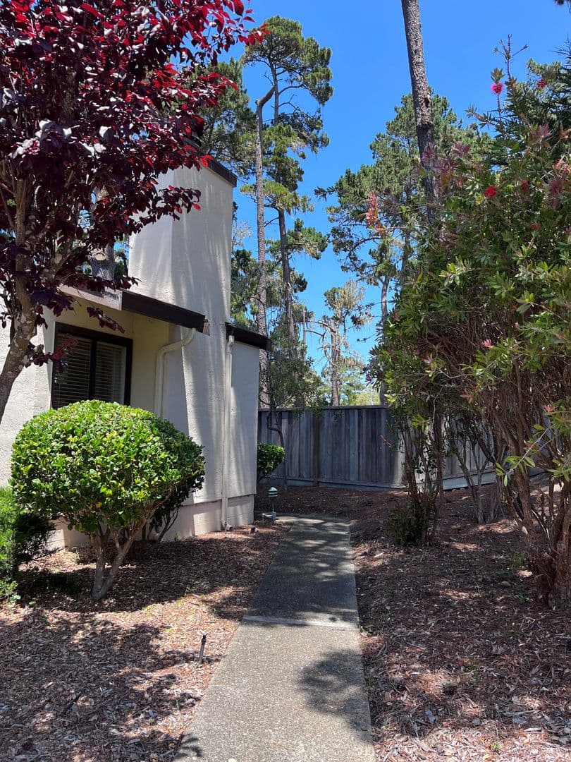 Pacific Grove House: 601 Acorn Ct