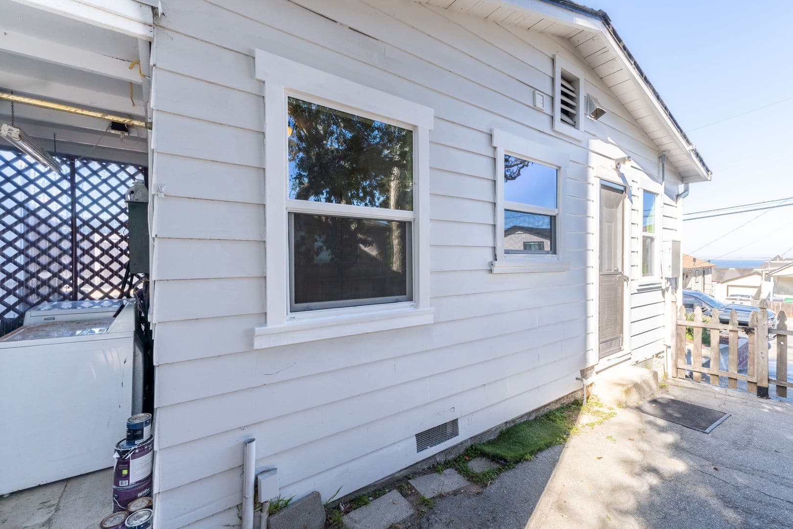 Monterey Apartment: 661 Spencer Street