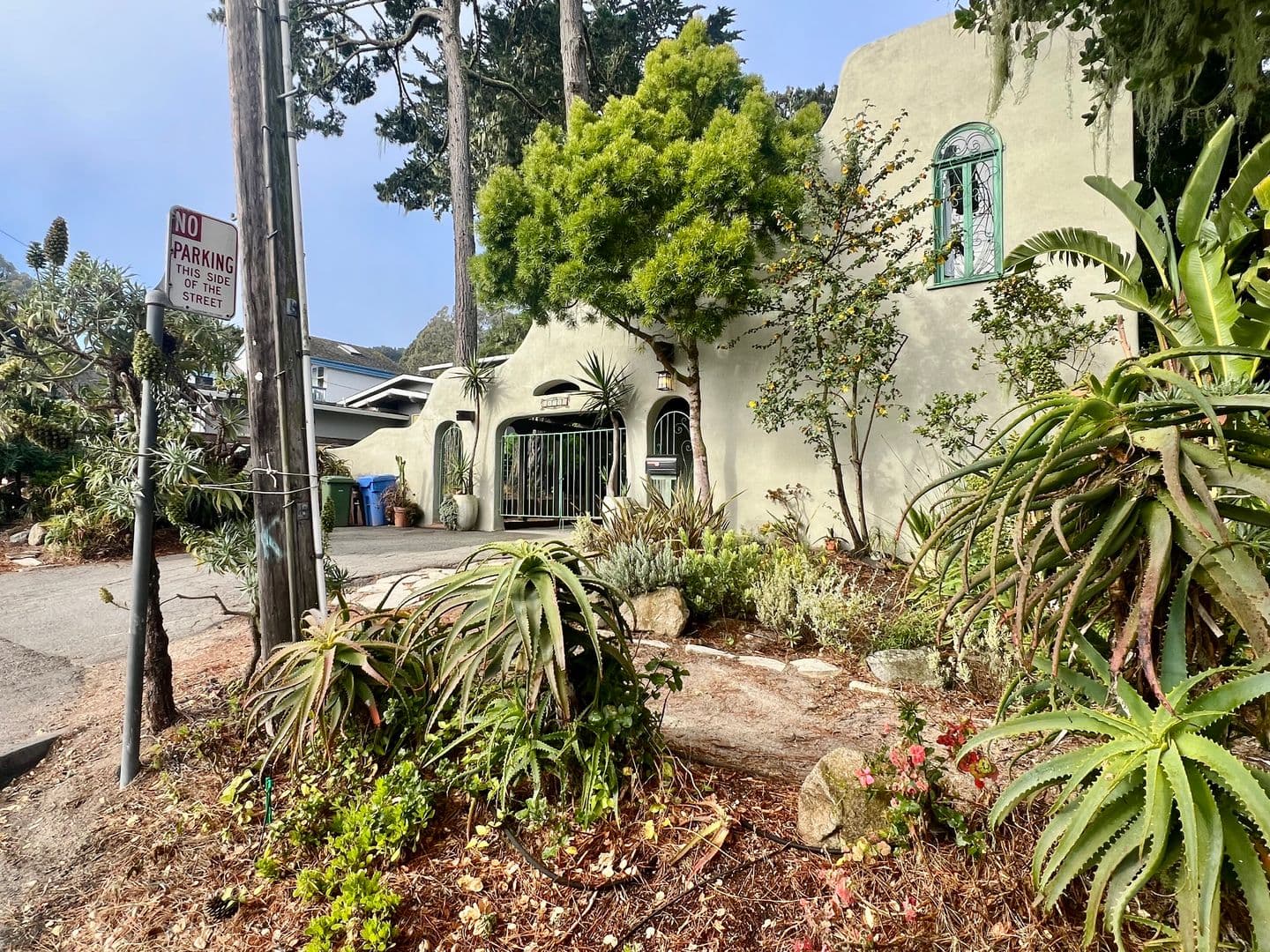 Monterey House: 671 Taylor Street
