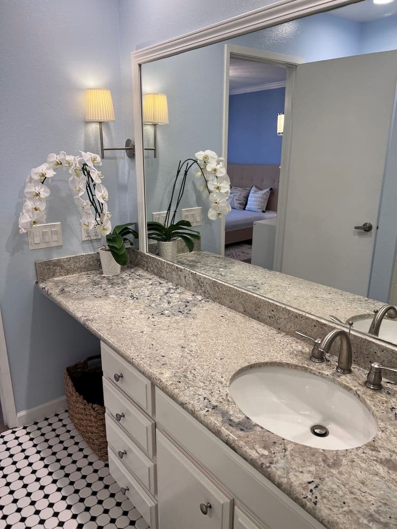 Pacific Grove House: 601 Acorn Ct