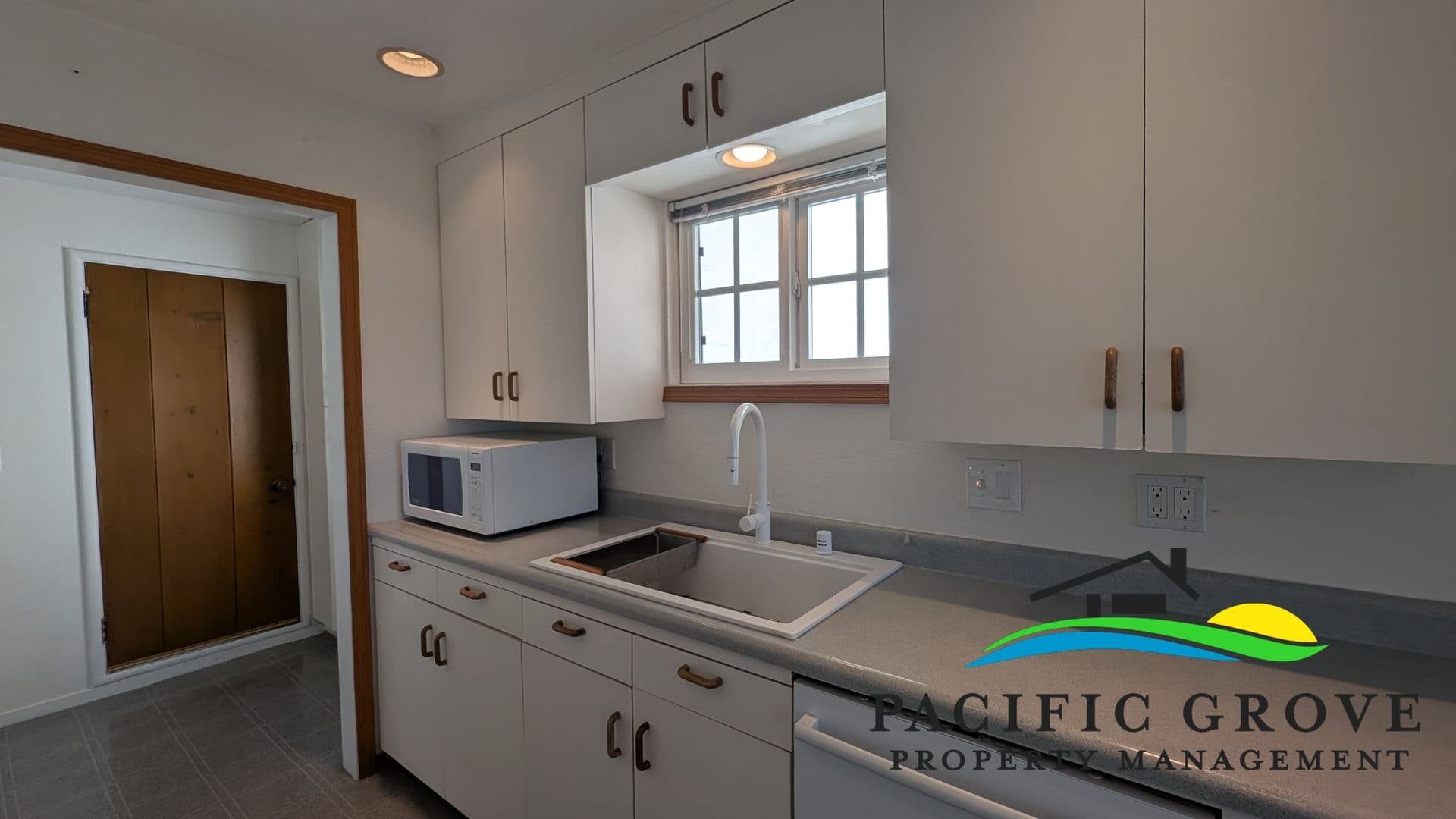 Monterey House: 650 Grace St