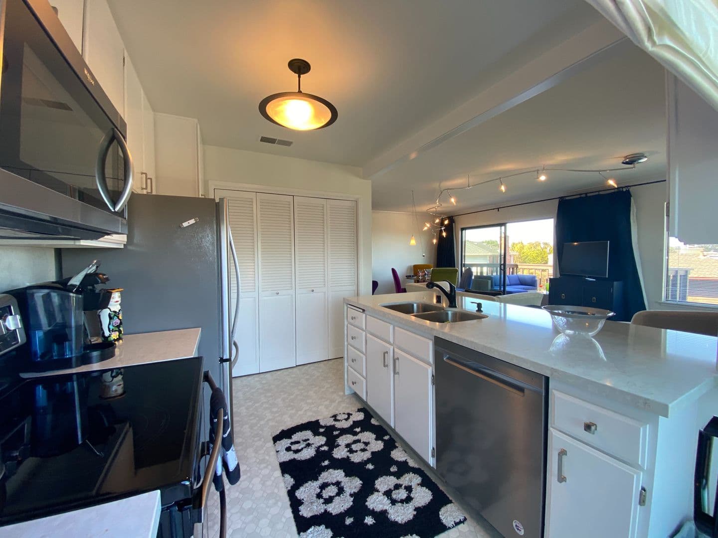Pacific Grove Apartment: 185 Central Avenue