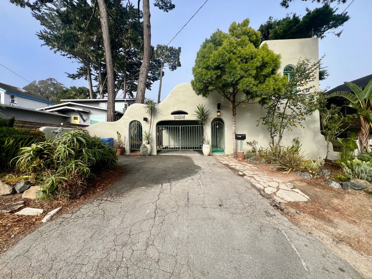 Monterey House: 671 Taylor Street