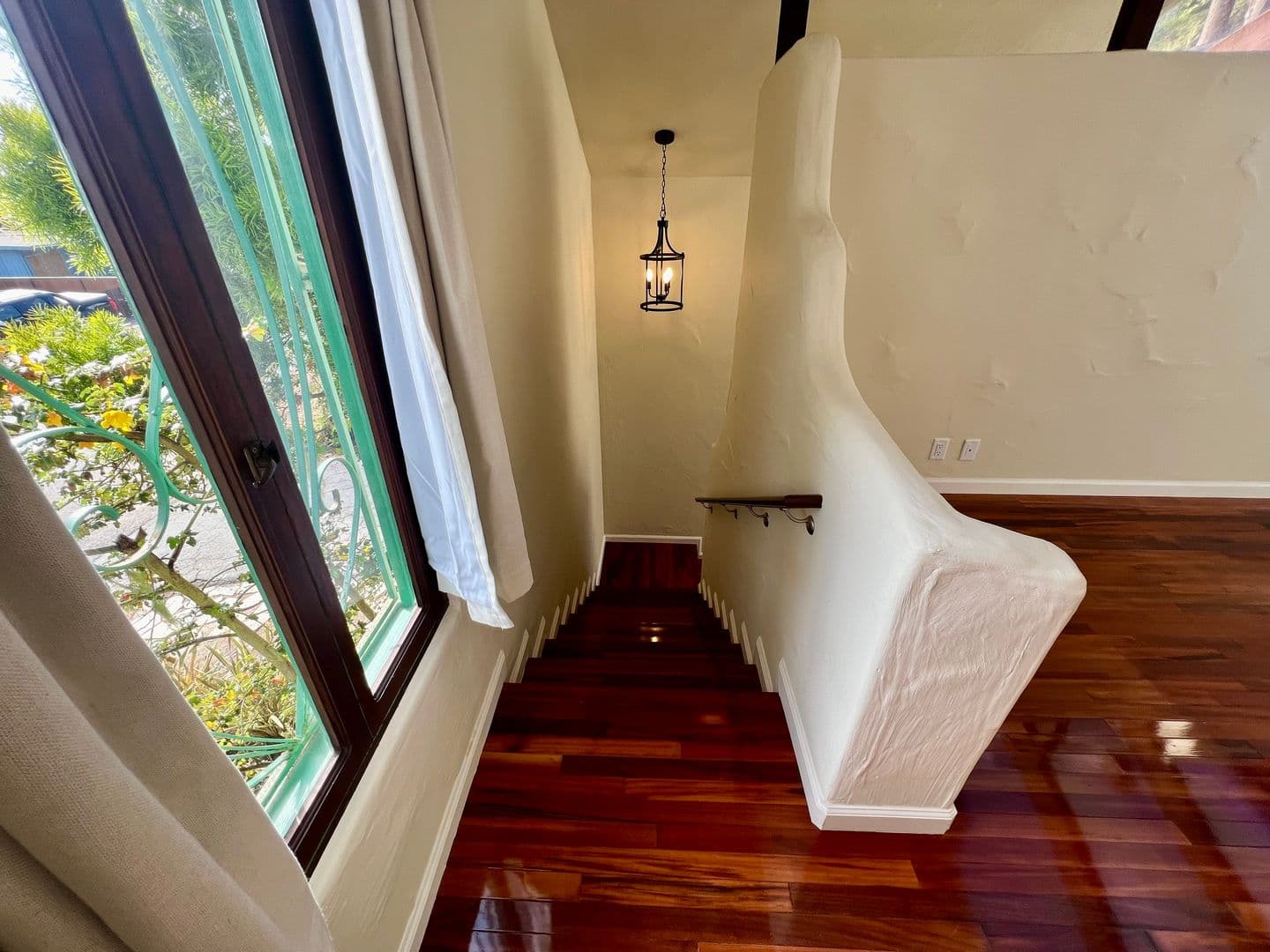 Monterey House: 671 Taylor Street