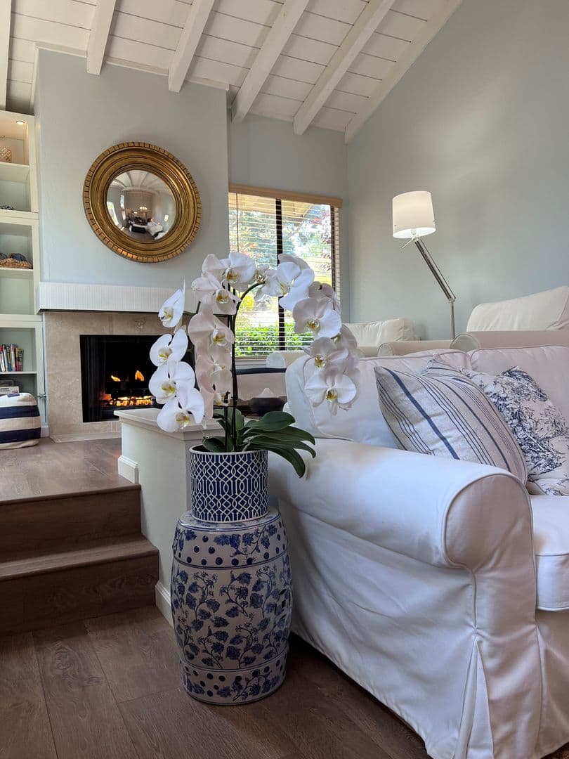 Pacific Grove House: 601 Acorn Ct
