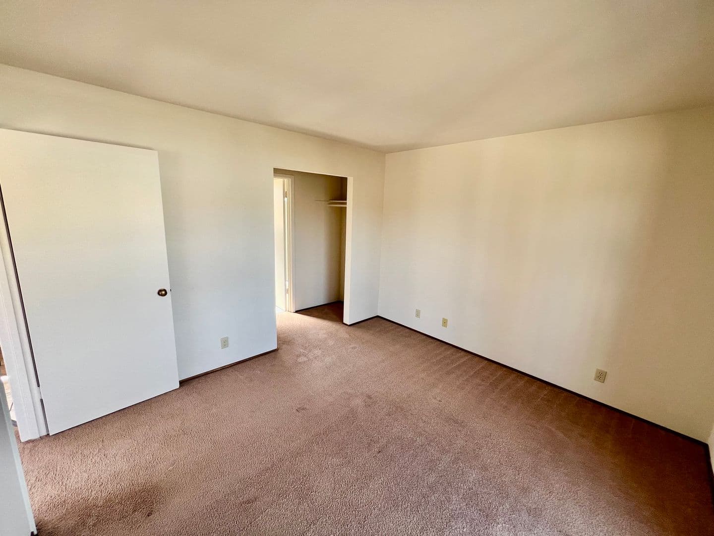 Monterey Apartment: 464 Larkin Street