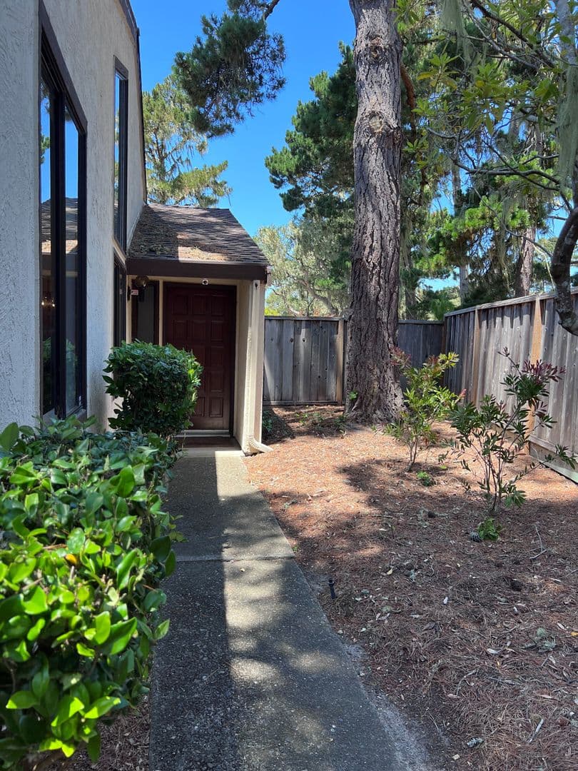 Pacific Grove House: 601 Acorn Ct
