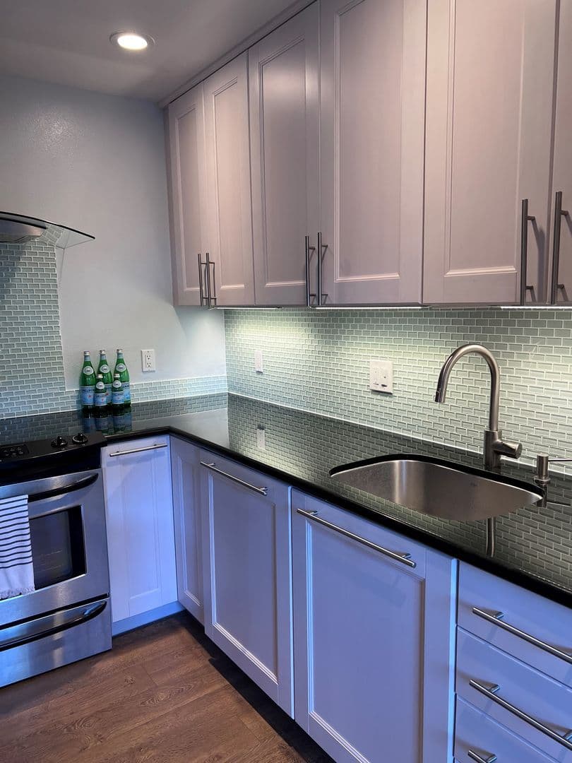 Pacific Grove House: 601 Acorn Ct