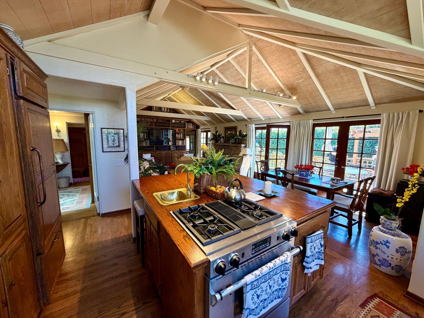Carmel by the Sea House: 1037 Camino Real