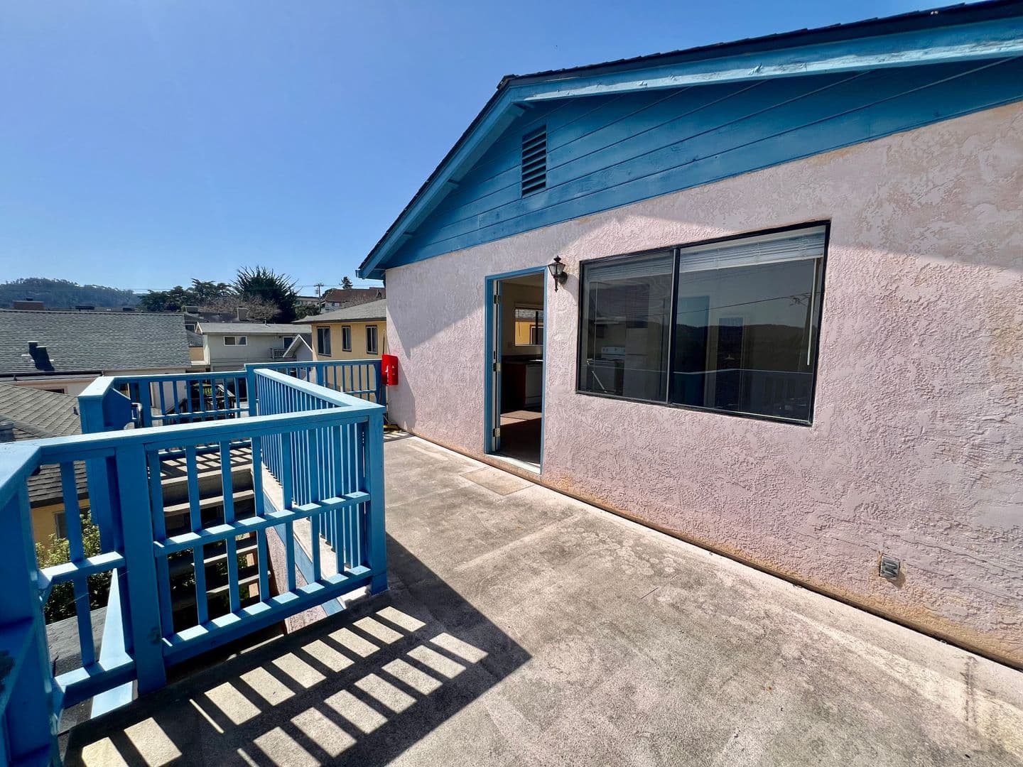 Monterey Apartment: 464 Larkin Street