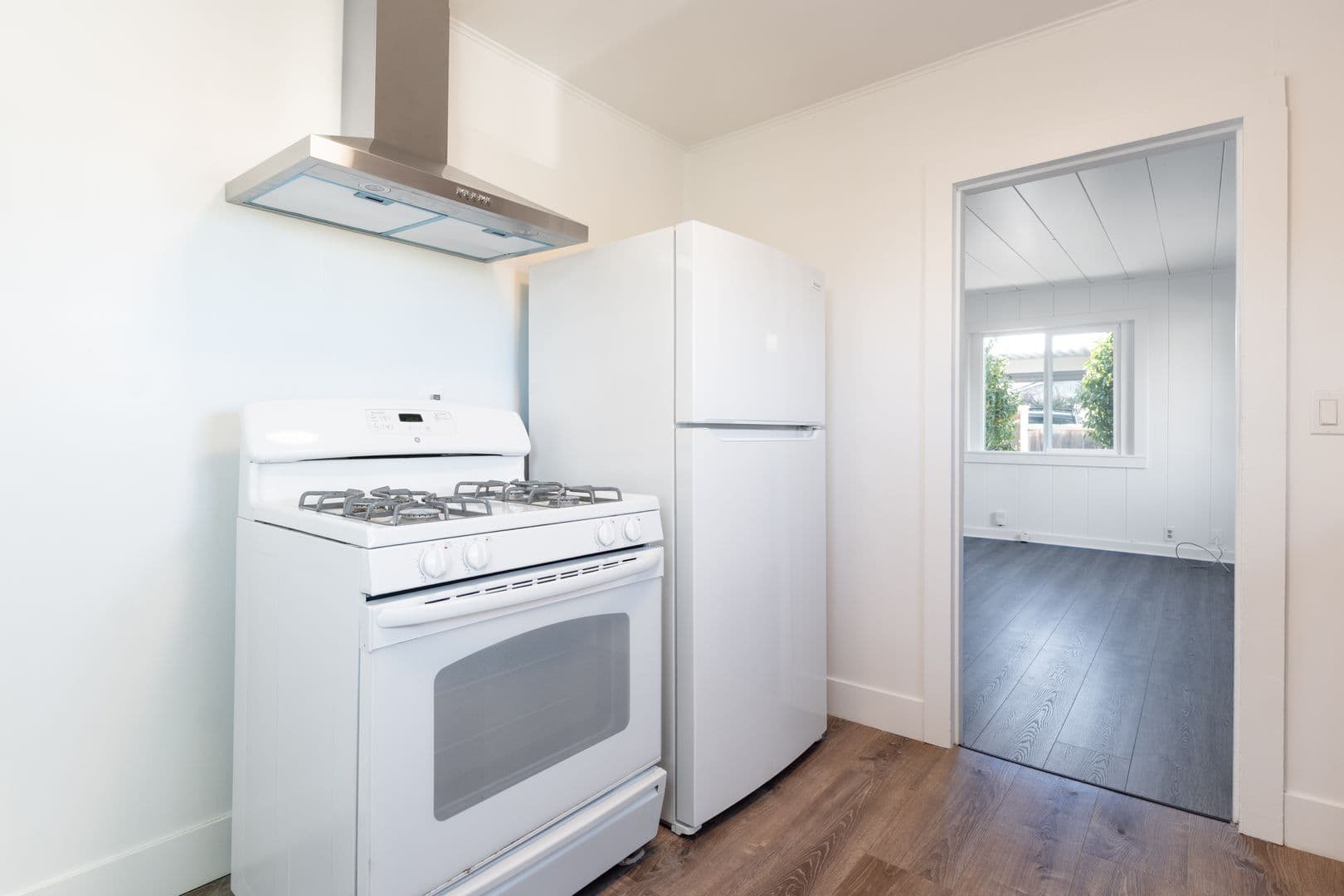 Monterey Apartment: 661 Spencer Street