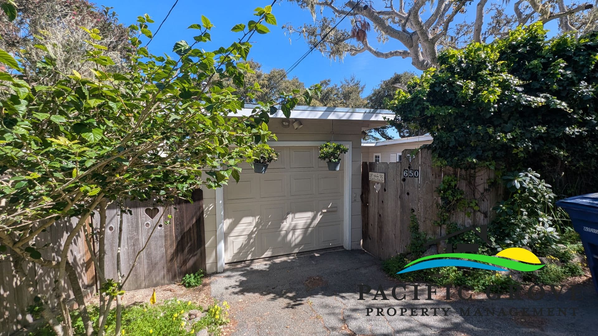 Monterey House: 650 Grace St