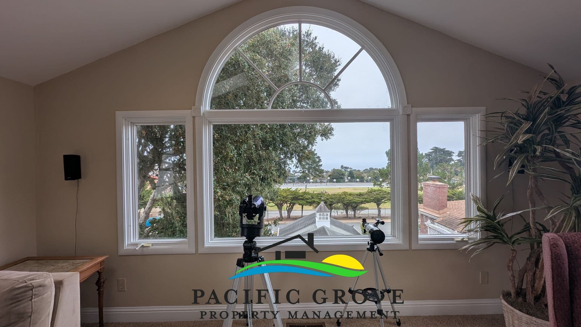 Pacific Grove House: 515 Hillcrest Ave