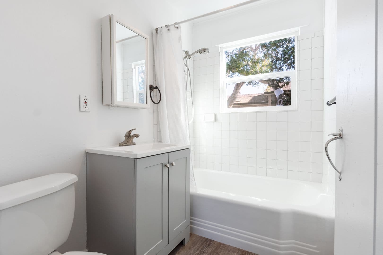 Monterey Apartment: 661 Spencer Street