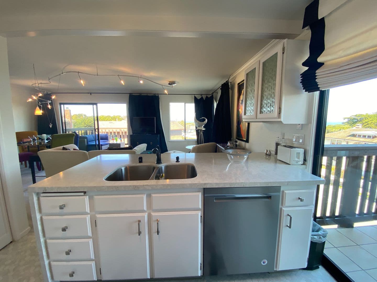Pacific Grove Apartment: 185 Central Avenue