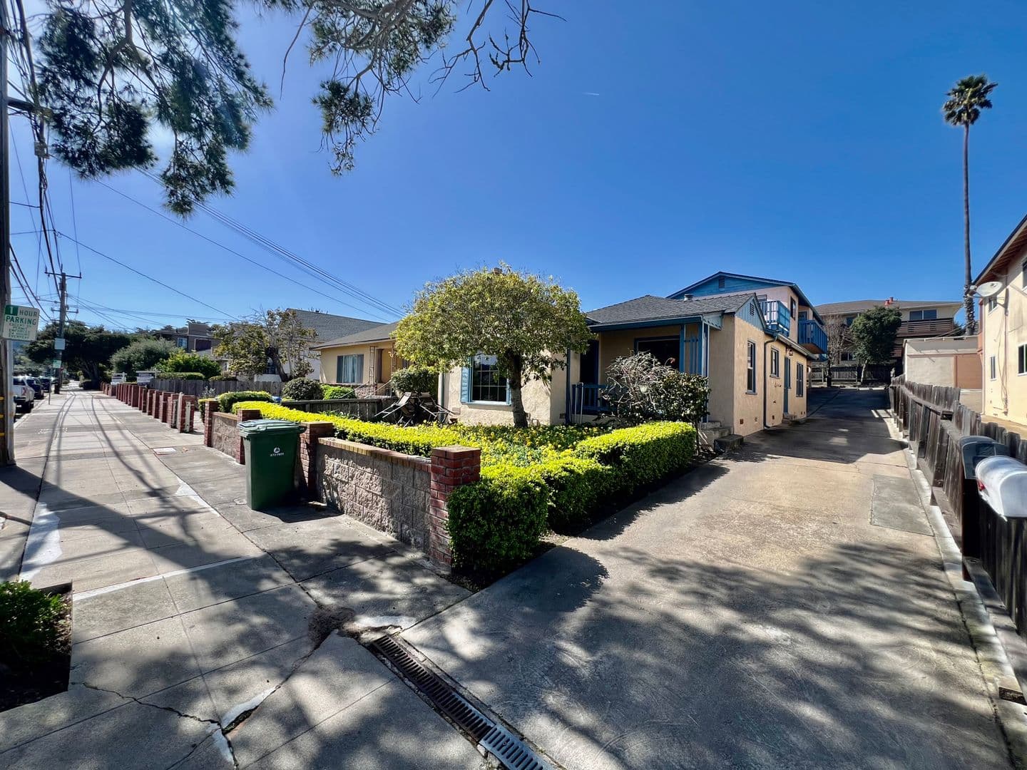 Monterey Apartment: 464 Larkin Street