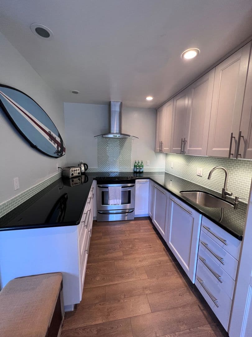 Pacific Grove House: 601 Acorn Ct