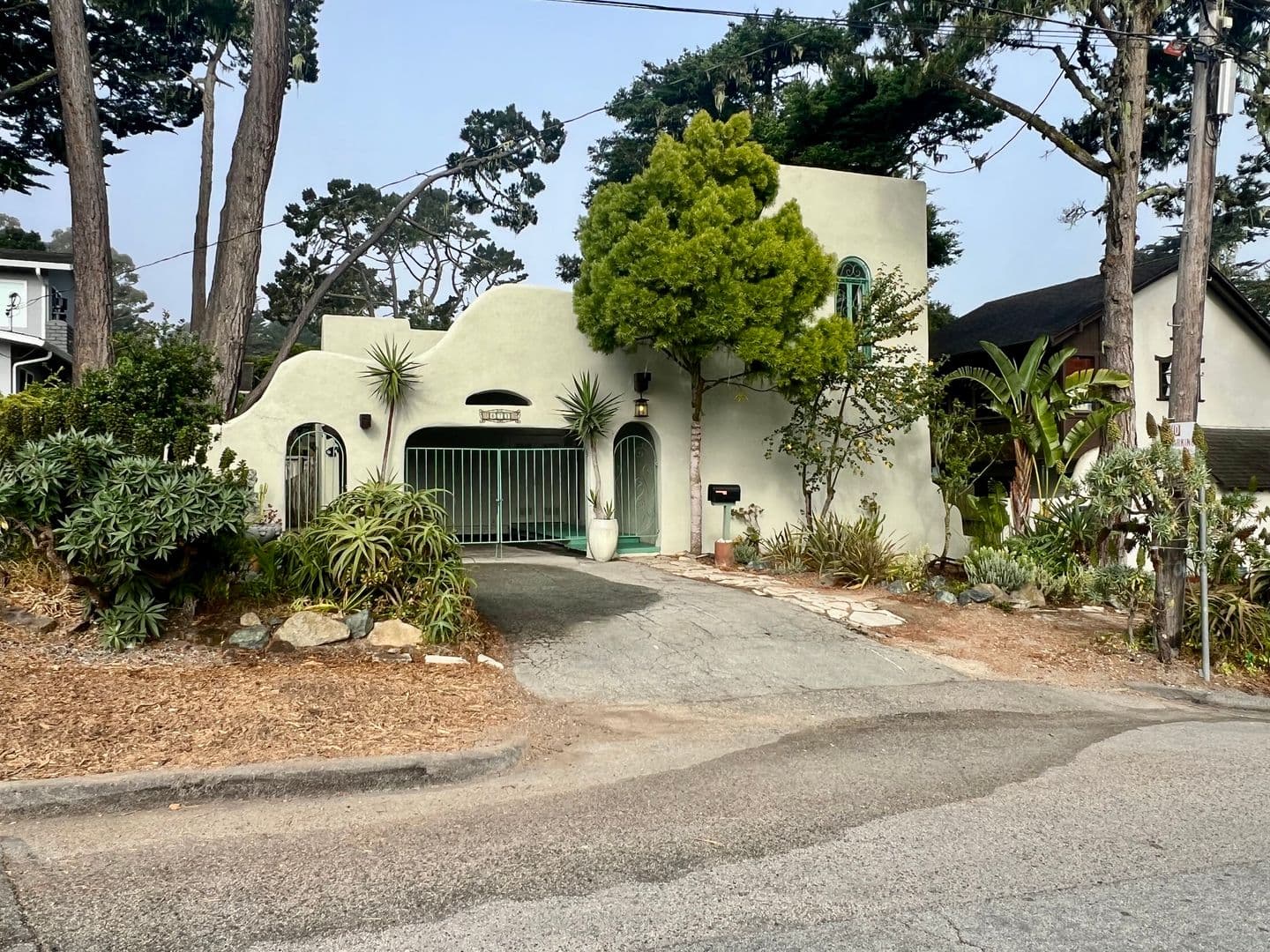 Monterey House: 671 Taylor Street