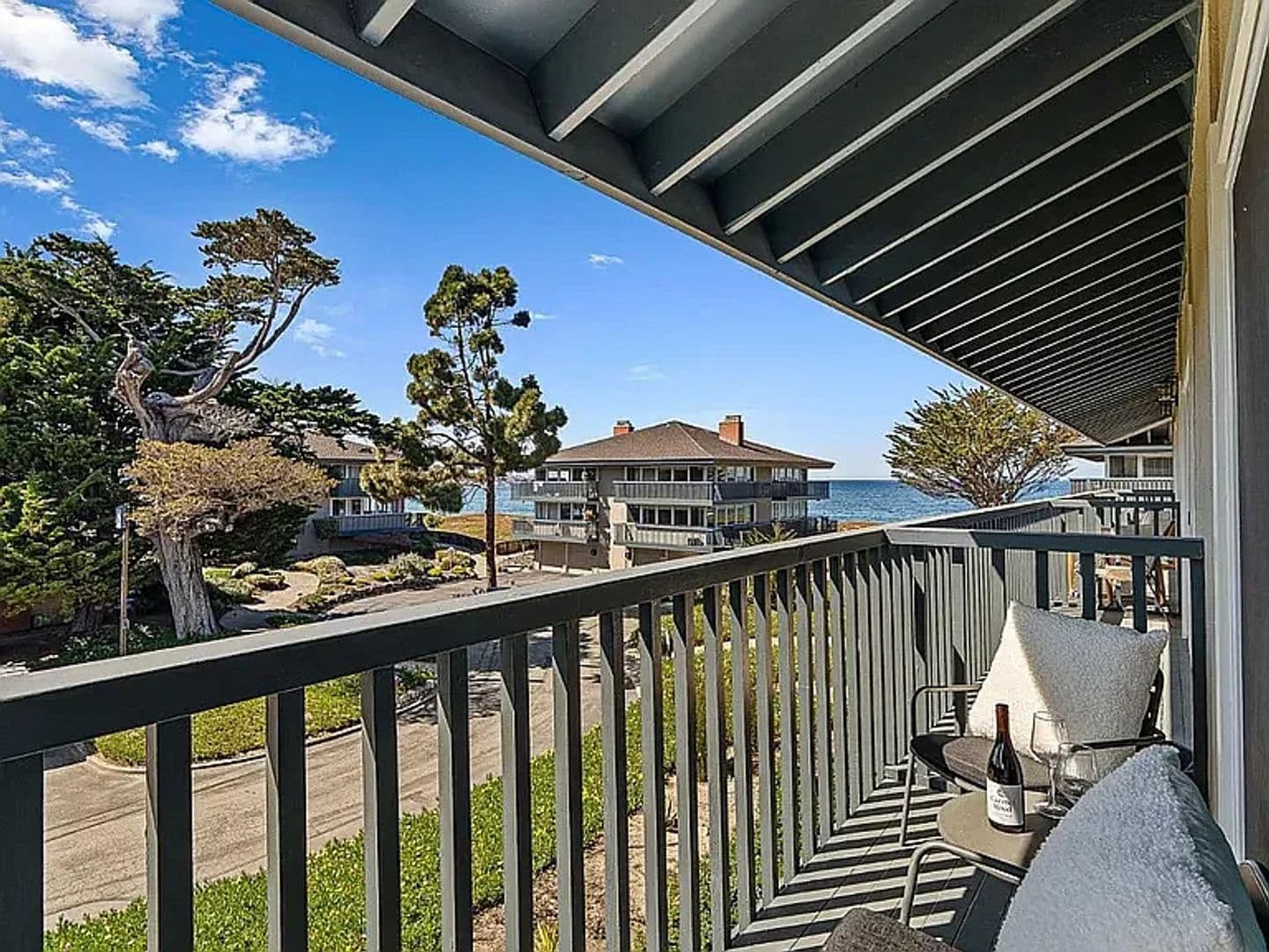 Monterey Condo: 37 La Playa
