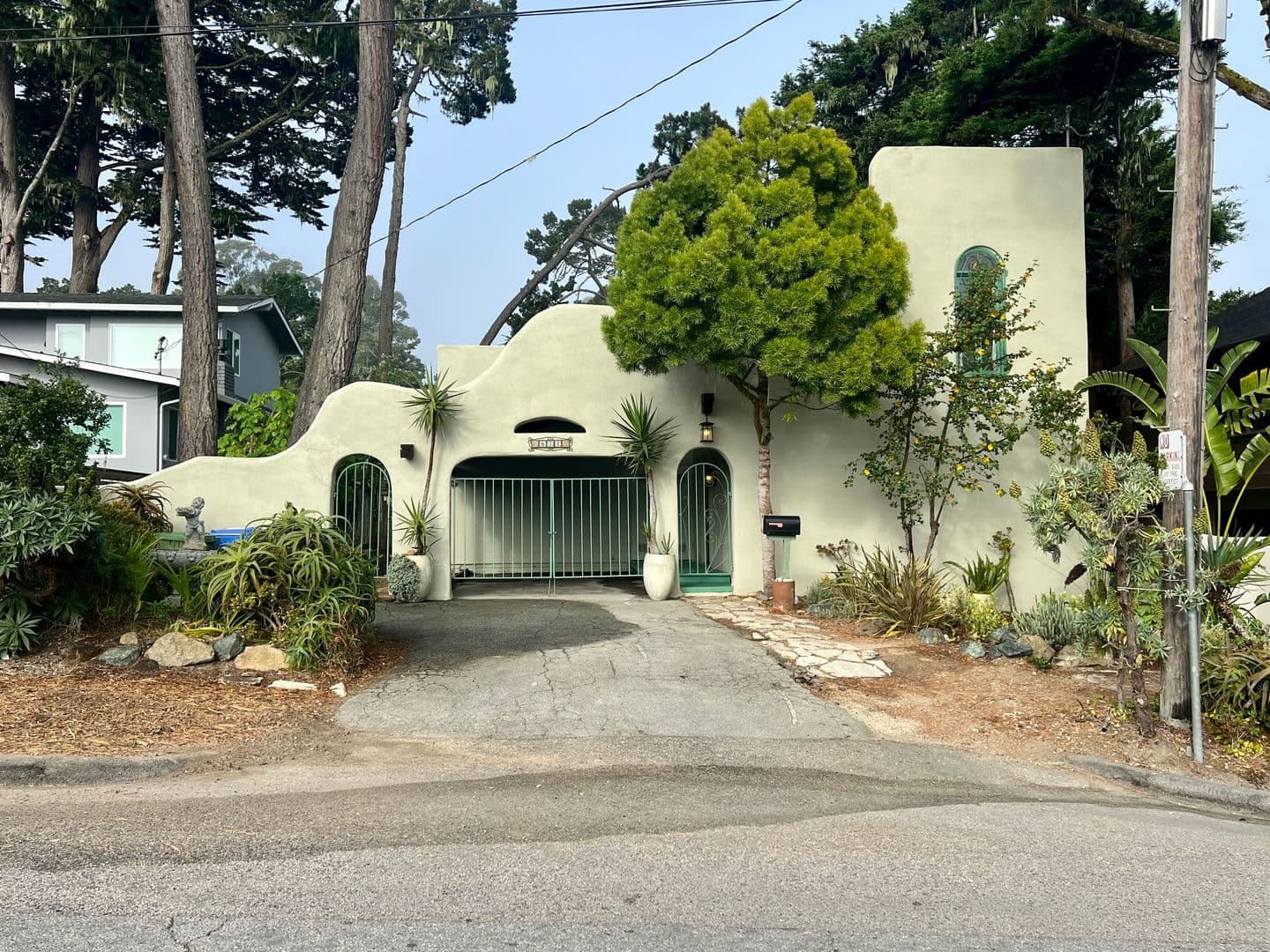 Monterey House: 671 Taylor Street