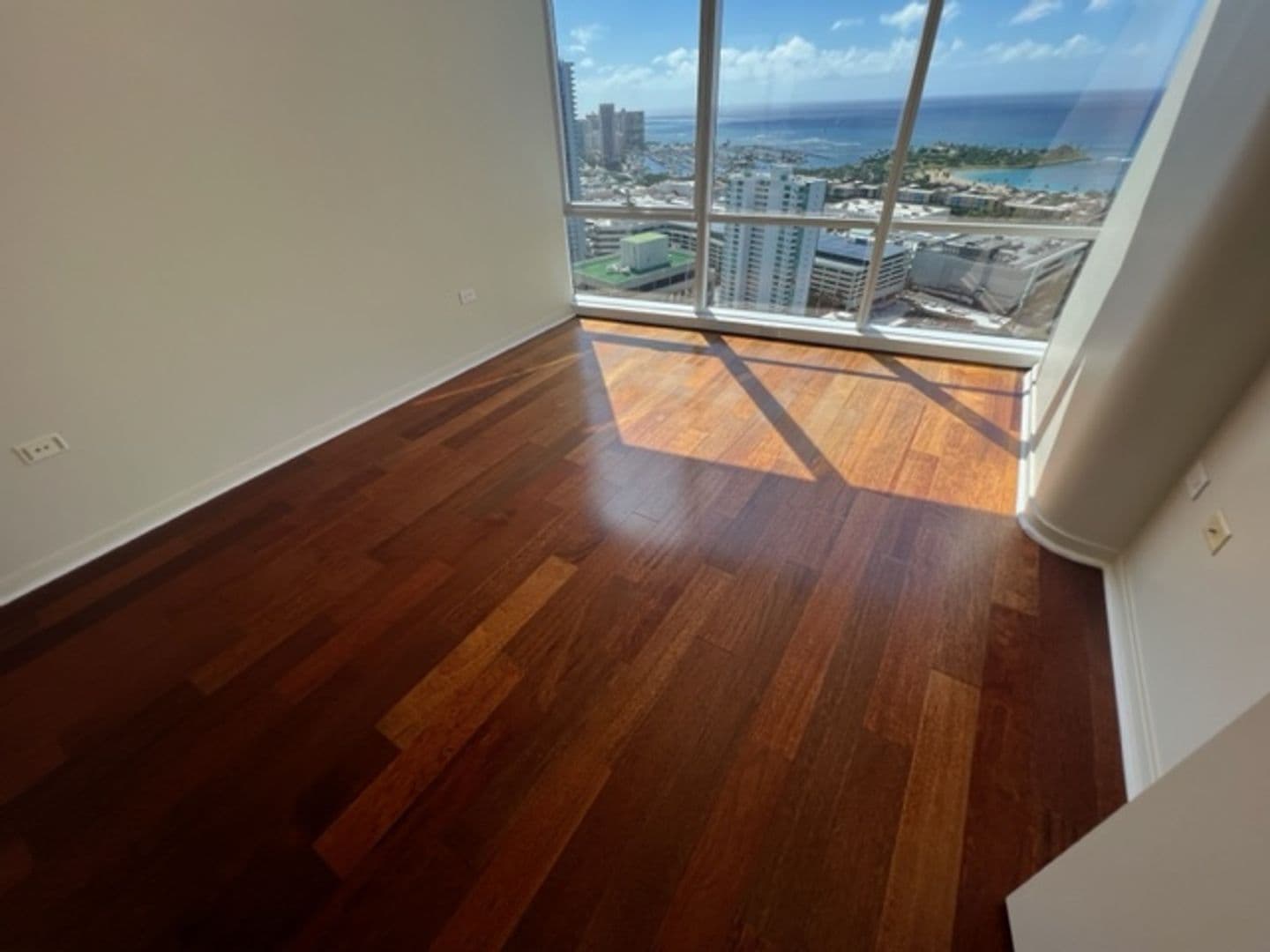 Honolulu House: 1296 Kapiolani Blvd II-4205