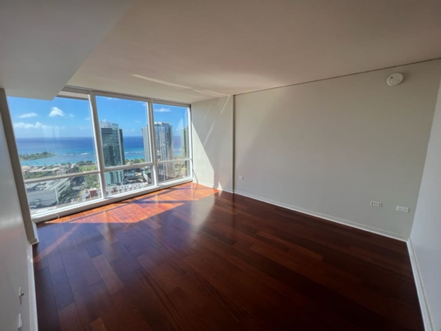 Honolulu House: 1296 Kapiolani Blvd II-4205