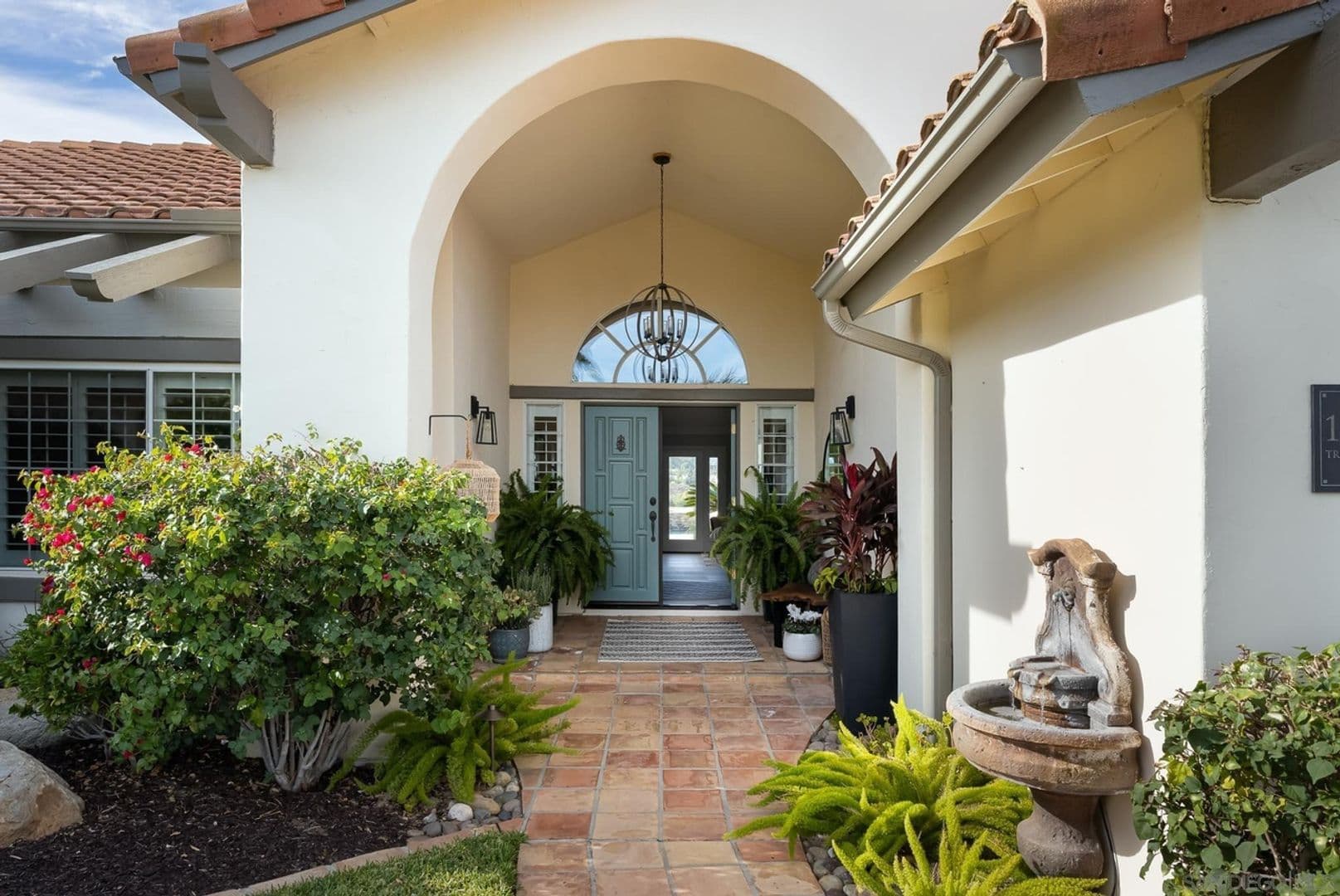 Poway House: 12645 Treehill Pl