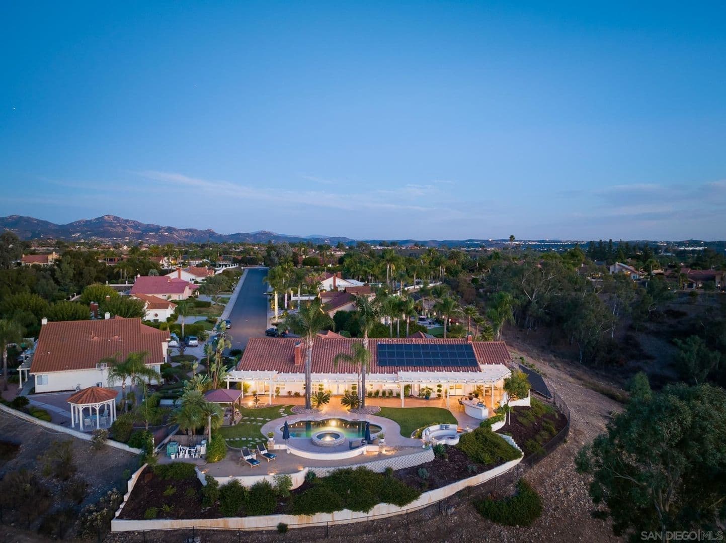 Poway House: 12645 Treehill Pl
