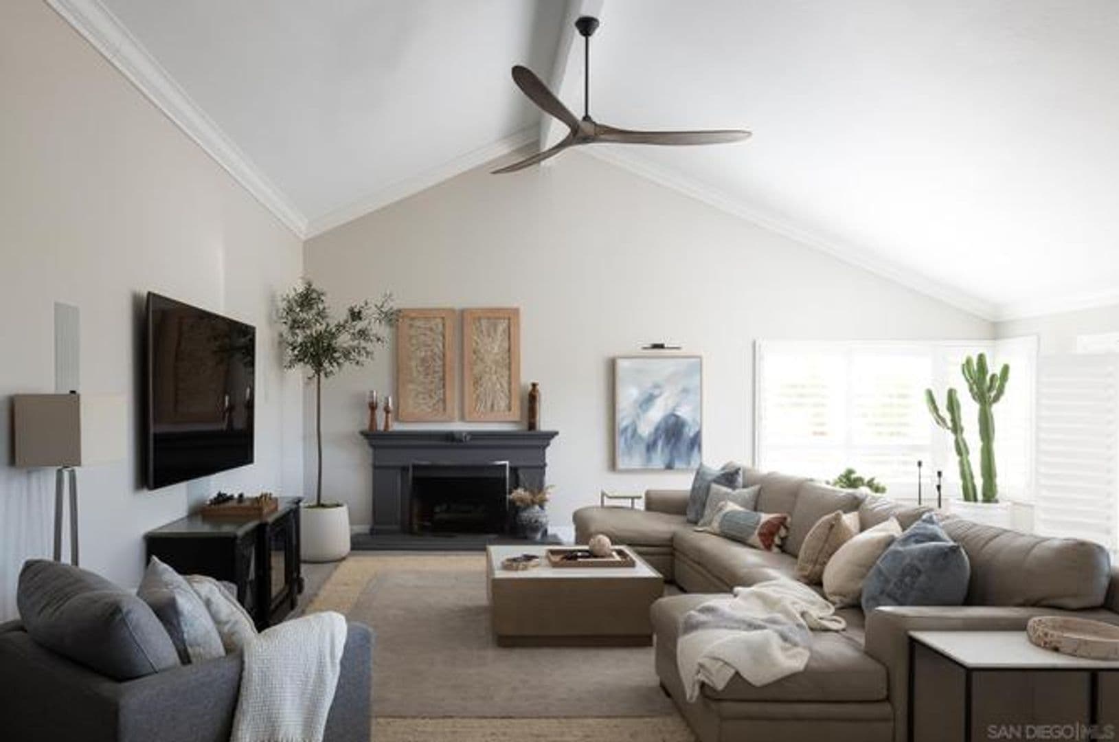 Poway House: 12645 Treehill Pl