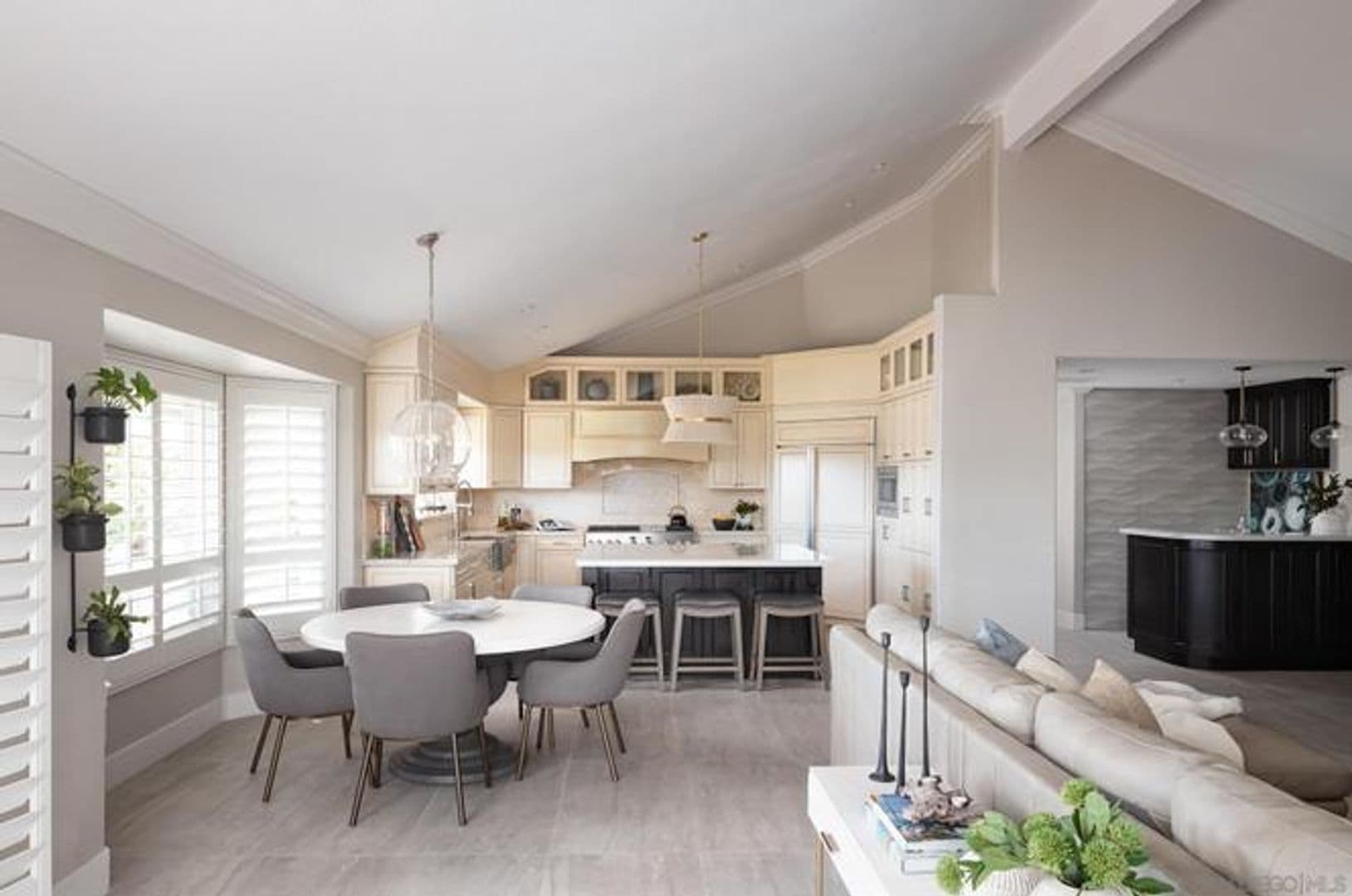 Poway House: 12645 Treehill Pl