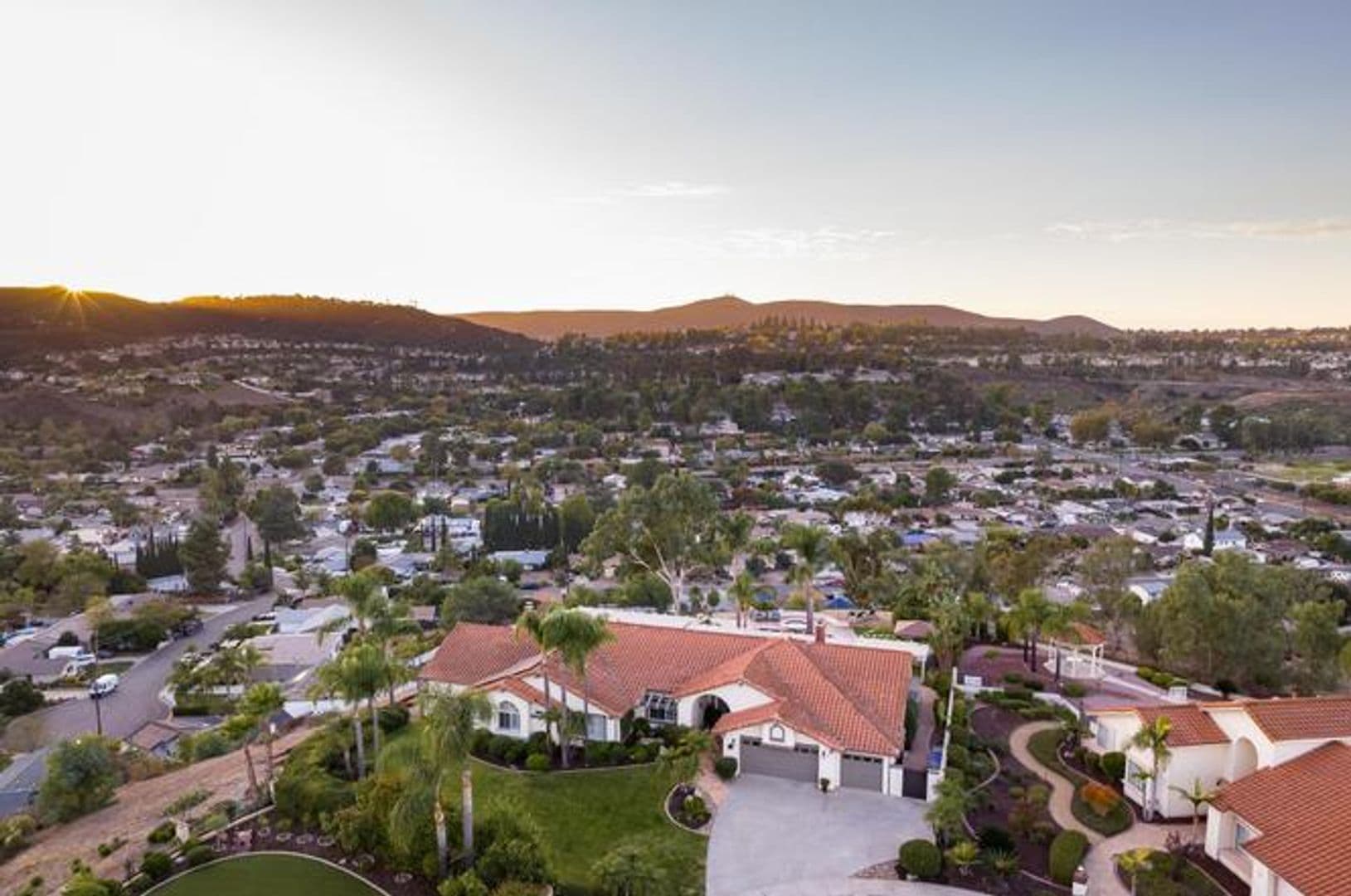 Poway House: 12645 Treehill Pl