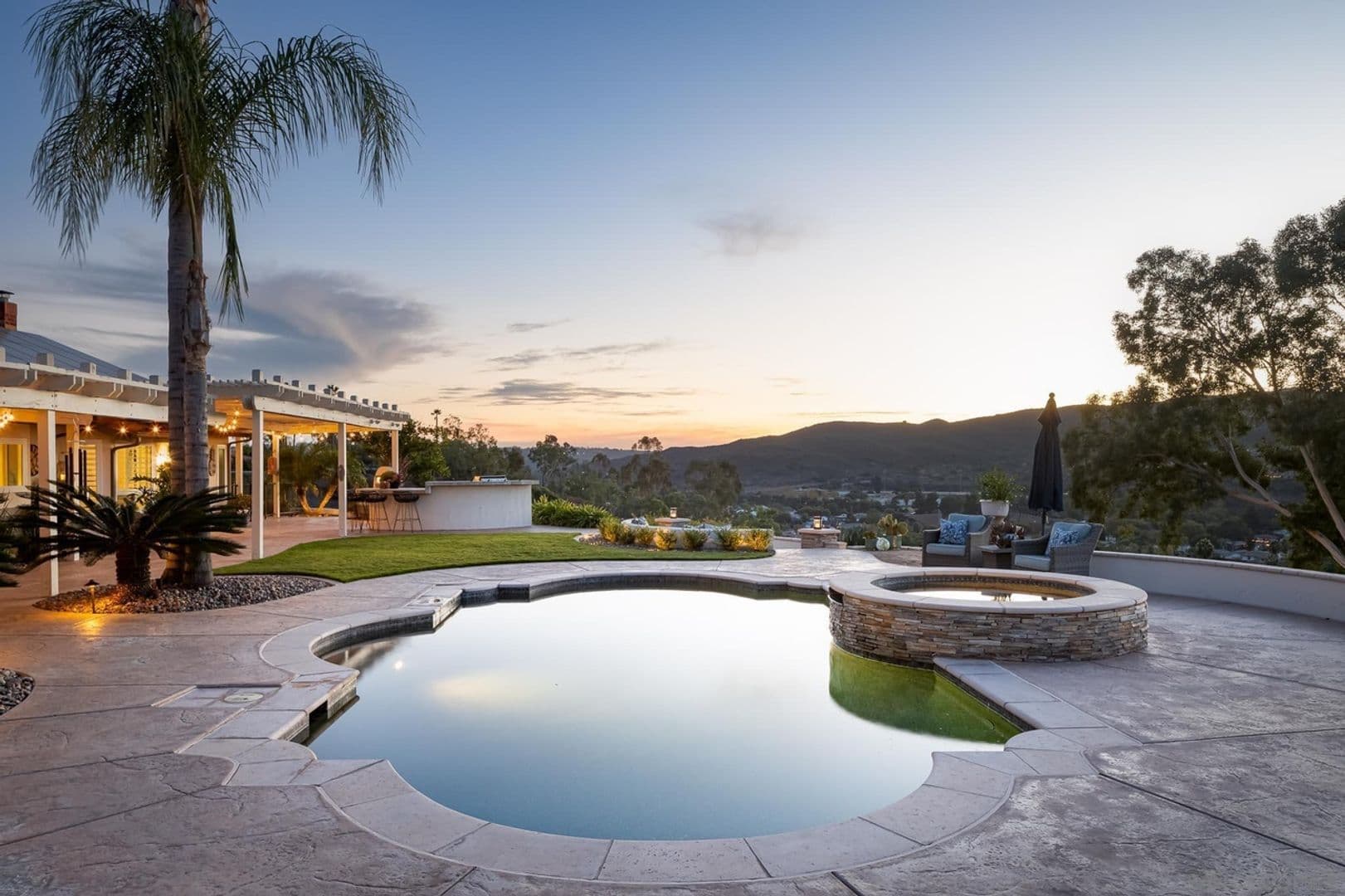 Poway House: 12645 Treehill Pl