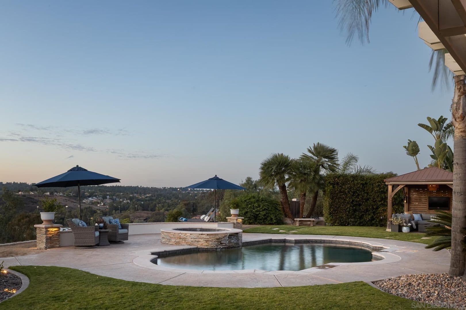 Poway House: 12645 Treehill Pl