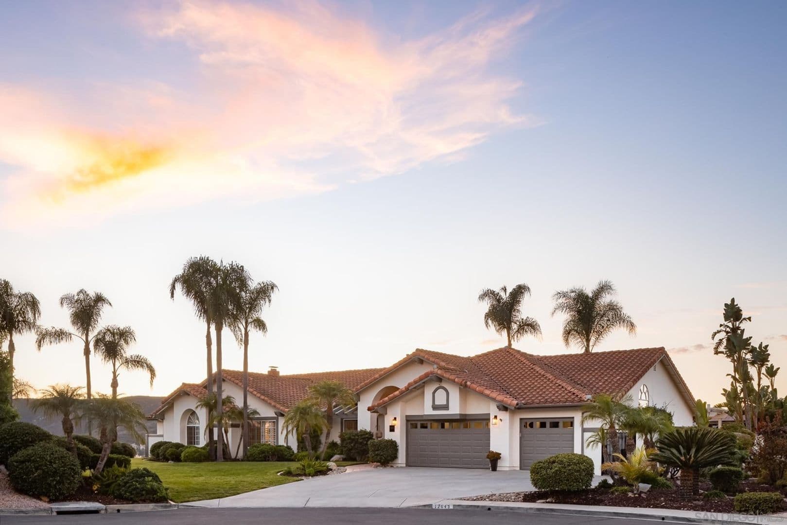 Poway House: 12645 Treehill Pl