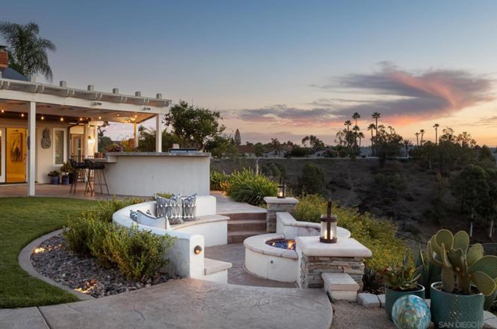 Poway House: 12645 Treehill Pl