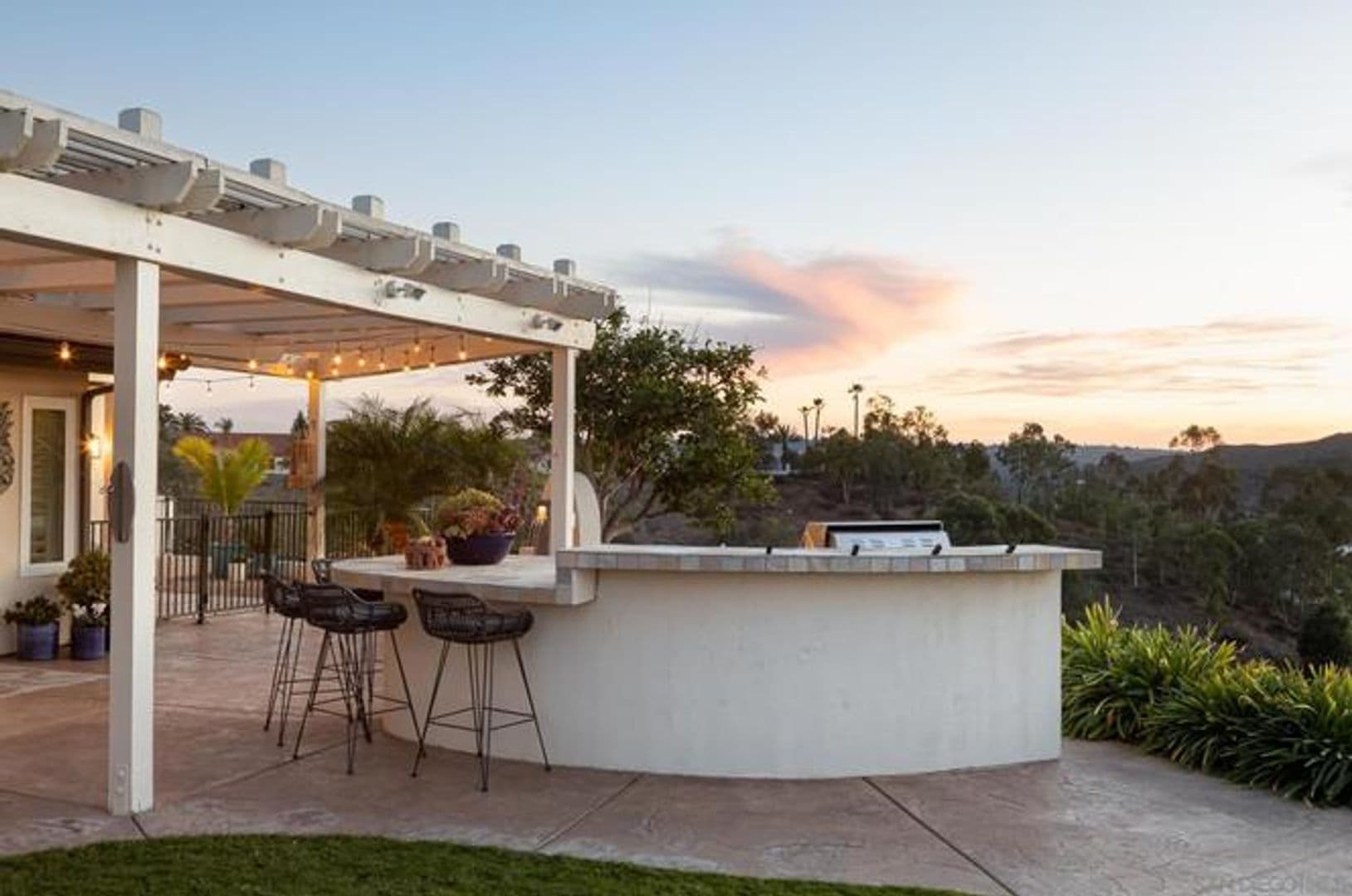 Poway House: 12645 Treehill Pl