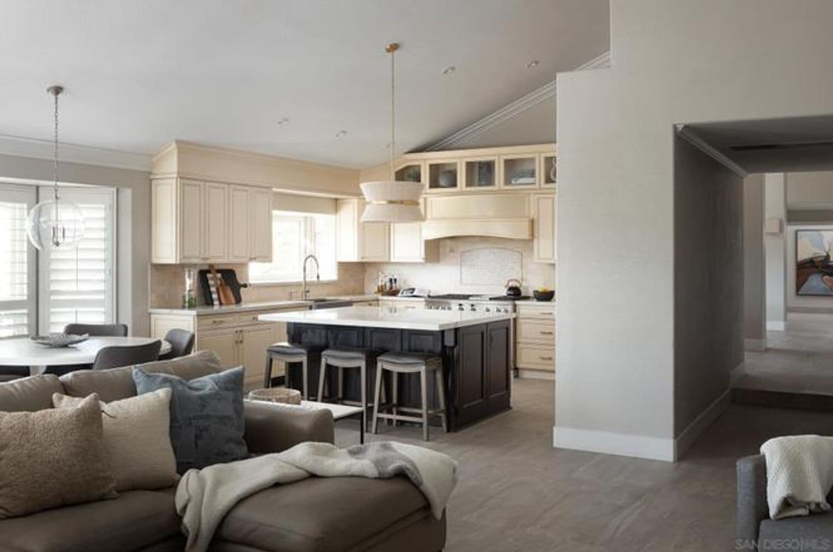 Poway House: 12645 Treehill Pl